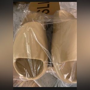 Yeezy Slides- Bone men’s size 8